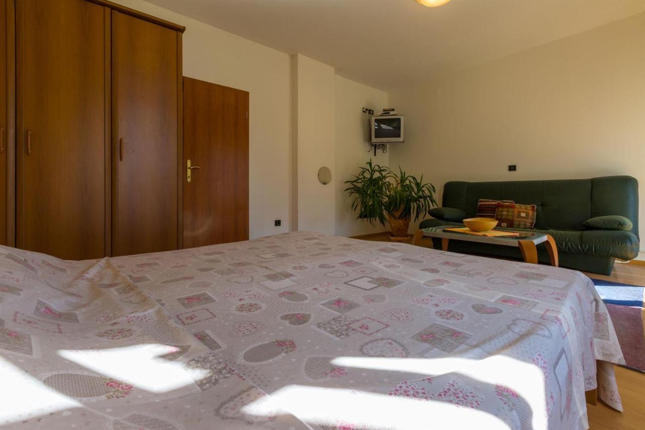 Apartments Villa Katarina Selce Eksteriør billede